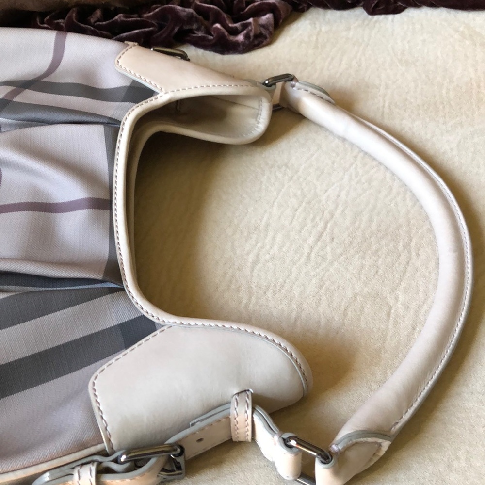 Burberry Smoked Trench Brooklyn Hobo - Picture 2 of 6
